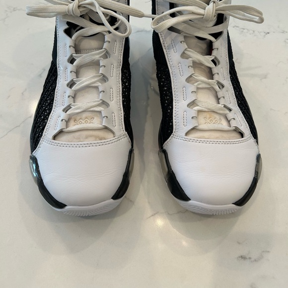 Jordan Kids’ Grade School Air Jordan Basketball Shoes - Picture 2 of 7